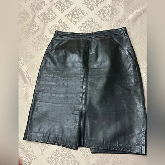 HOLT RENFREW LEATHER - Picture 2 of 8